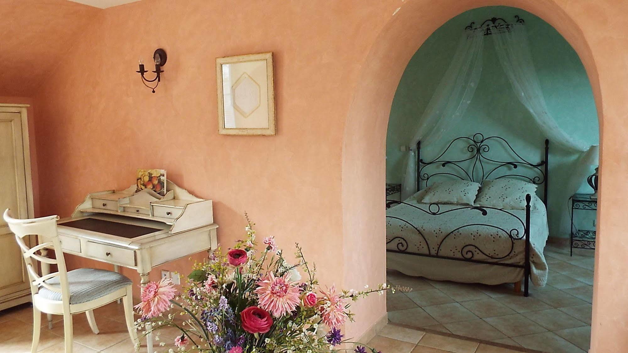 Les Roses De Montherlant Bagian luar foto
